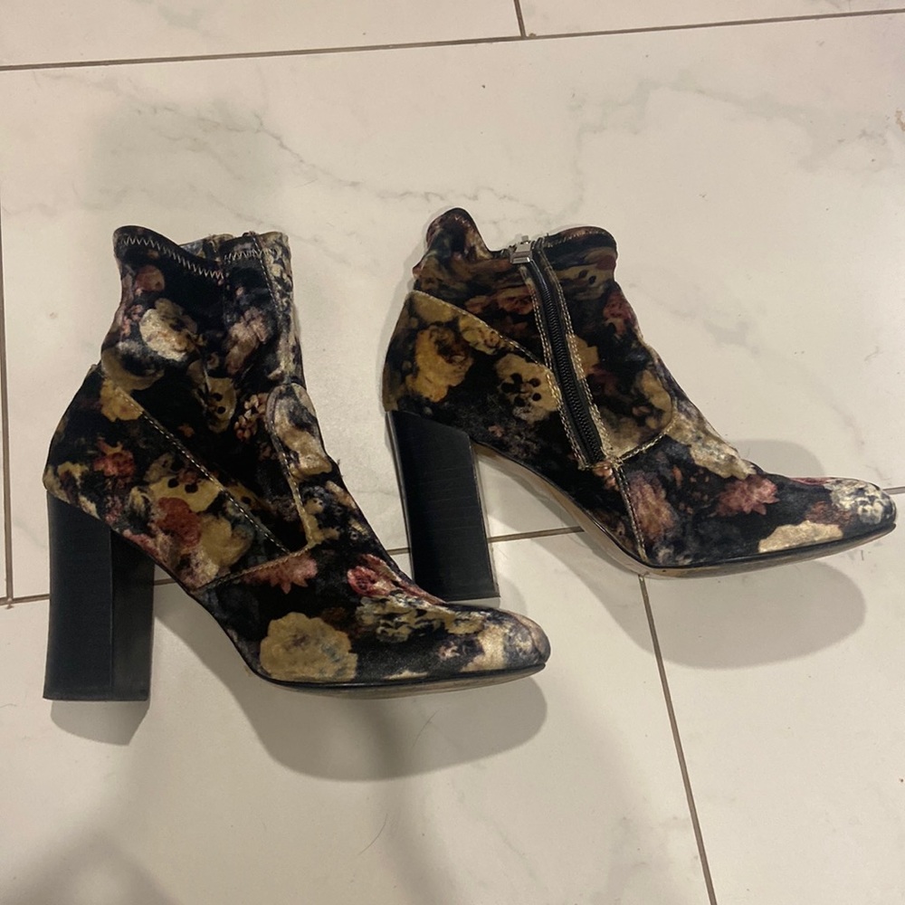 Report Liria Booties
